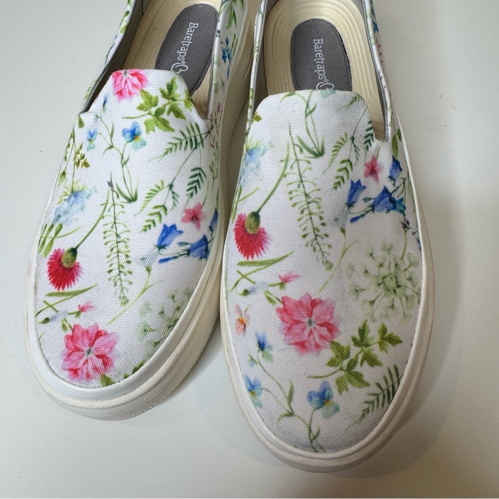 Baretraps Nevin Slip On Sneaker White Multi Flower Canvas size 8 - Picture 7 of 9